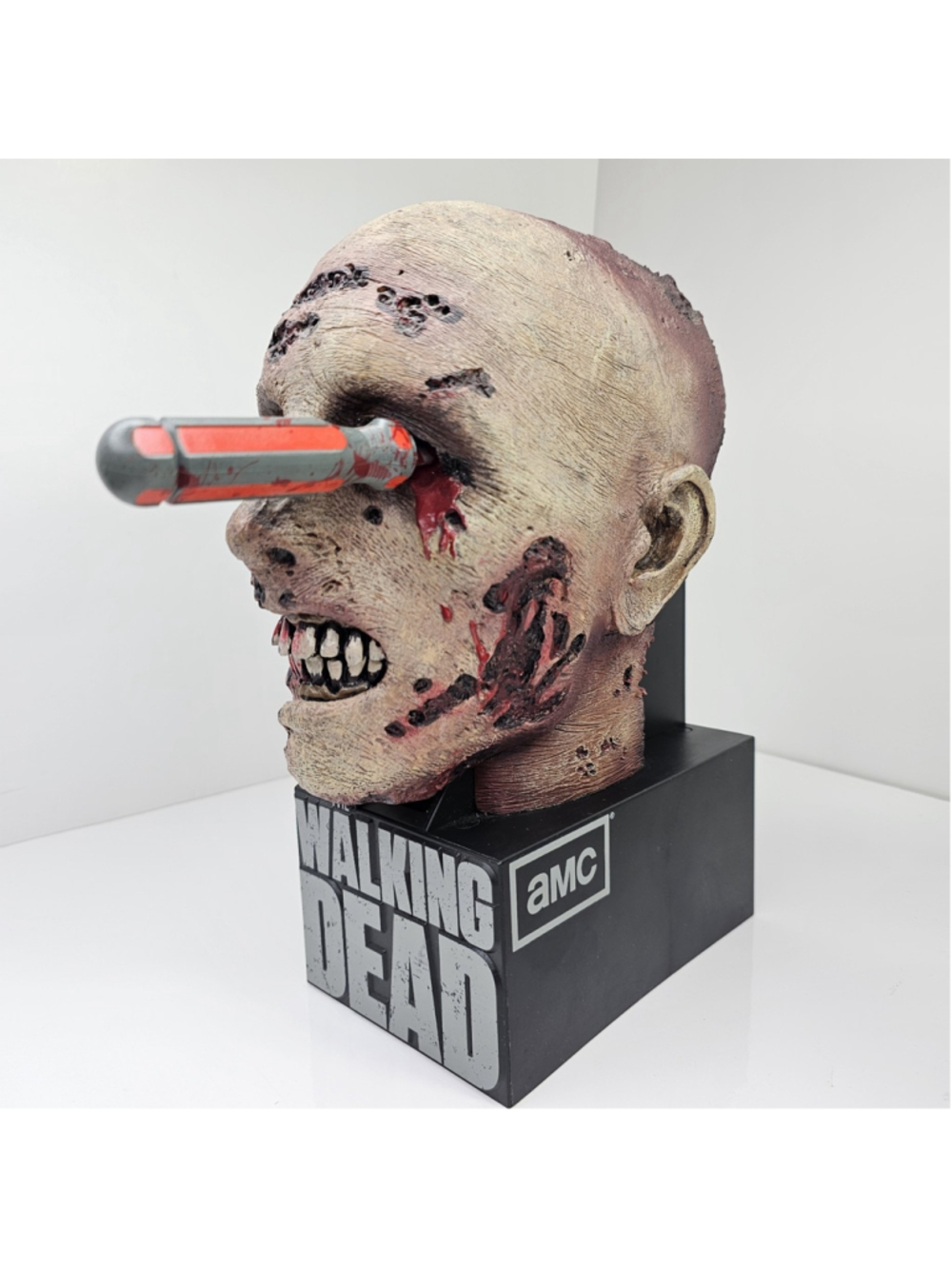Walking Dead: Season 2 Blu-ray Set, Limited Edition Zombie Head Clean Disks! - Picture 2 of 15